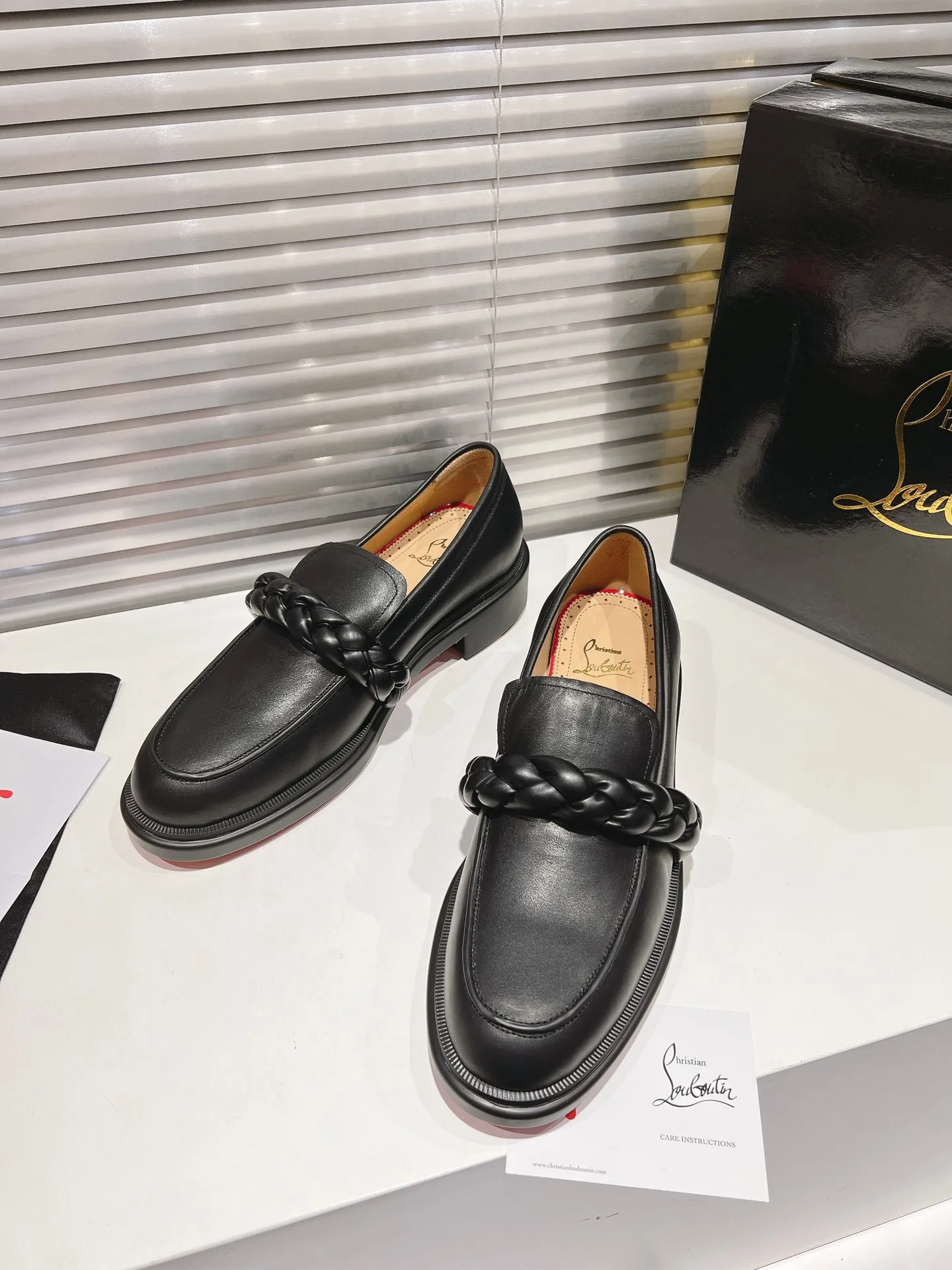 👟👟Ex-factory price 800👟👟 ╔Tire bottom Loft twist black cowhide╗ ·Top version customization·2024𝐬𝐬 𝑪𝒉𝒓𝒊𝒔𝒕𝒊𝒂𝒏 𝑳𝒐𝒖𝒃𝒐𝒖𝒕𝒊𝒏 ▪️No matter the last shape, fabric, diamonds, nails, lining, outsole, they are as close as possible to ZP... ▪️The original sole is specially provided by the original factory ▪️The lining is imported water-dyed cowhide ▪️The private customization time is about 3-7 days —————— Size: Men's 39M-46M